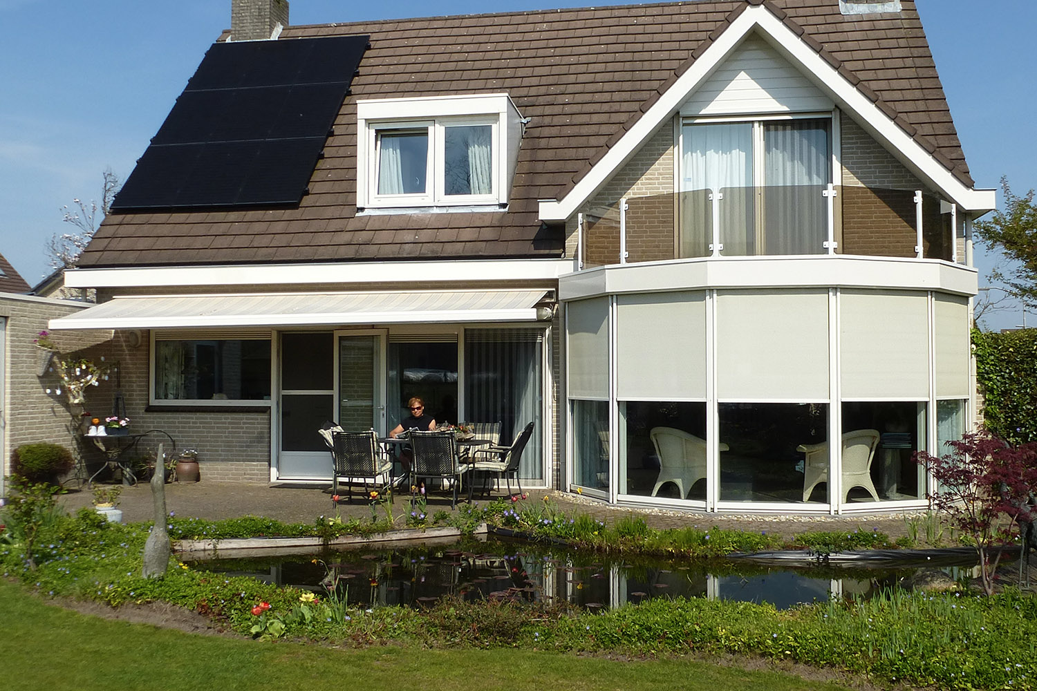 Het zonnepanelen salderen in zonnepanelen Zeeland